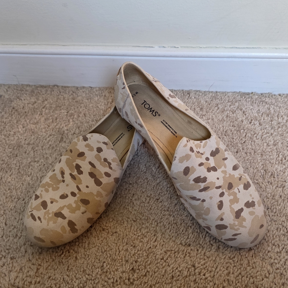 TOMS Women Cream and Brown Camoflauge Patterned Slip-On Loafer Shoes Size 5.5